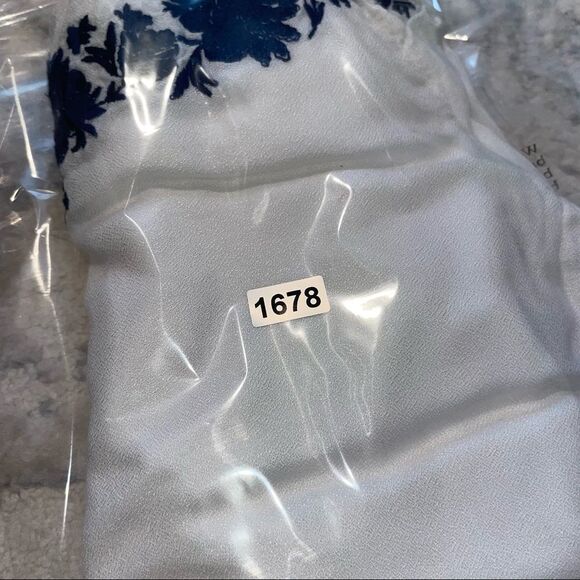 🏷️ 5 for $25 - HOLLISTER Off the Shoulder Embroidered Floral Top - Picture 7 of 7